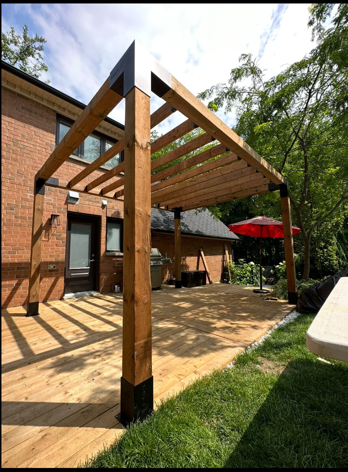 Poolside pergola with lounge